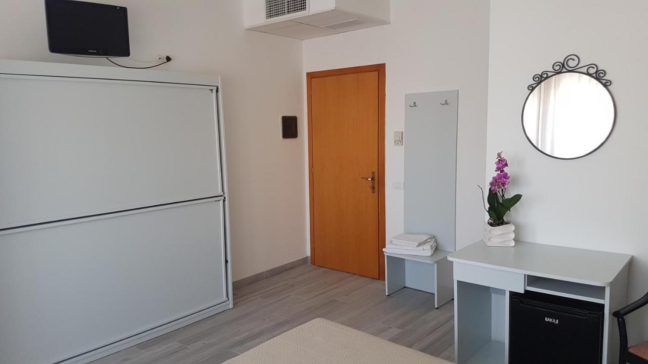 Albergo Paris Sottomarina Εξωτερικό φωτογραφία