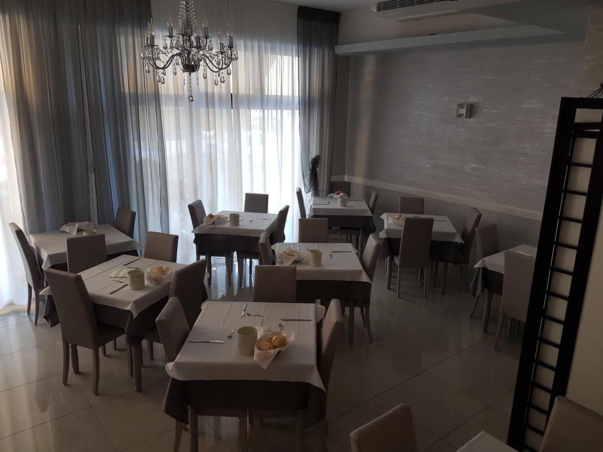 Albergo Paris Sottomarina Εξωτερικό φωτογραφία